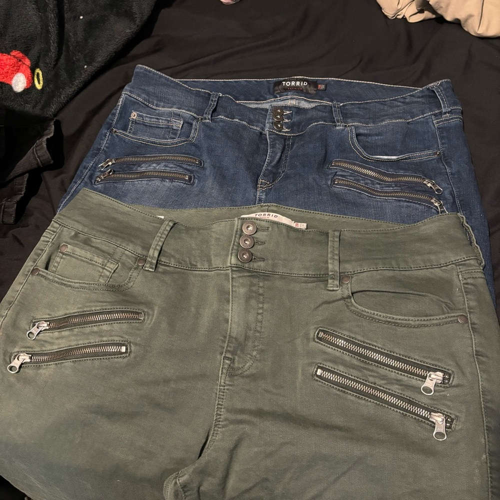 2 pairs Torrid zip jeggings 20R